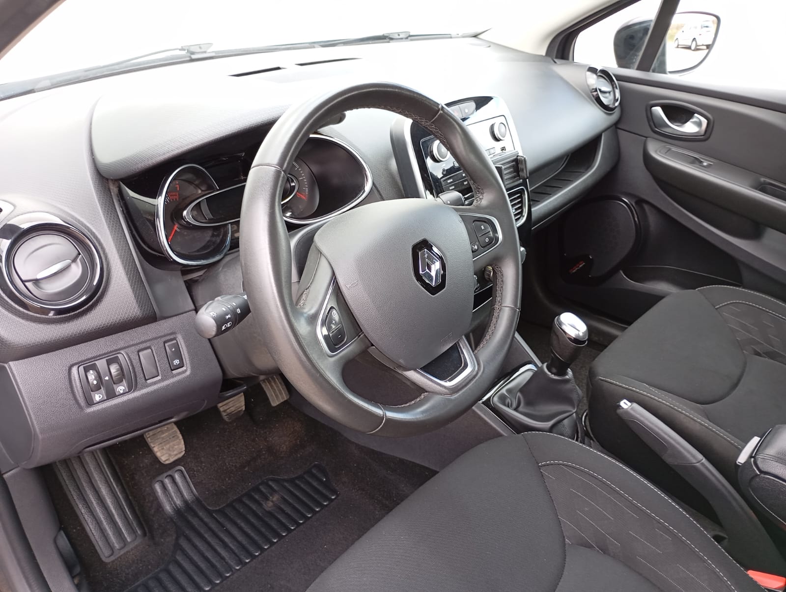 WhatsApp Image 2025-10-08 à 18.01.29_153a795b