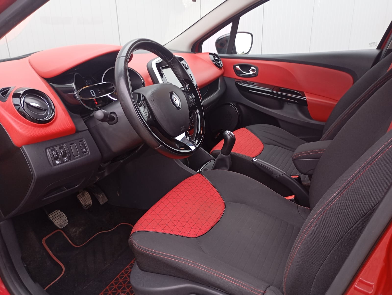 WhatsApp Image 2025-10-08 at 18.01.59 (1)