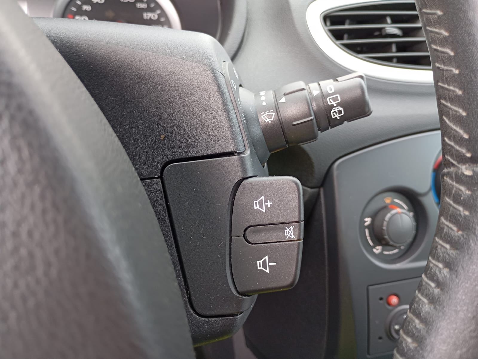 WhatsApp Image 2025-10-21 at 09.47.30 (1)