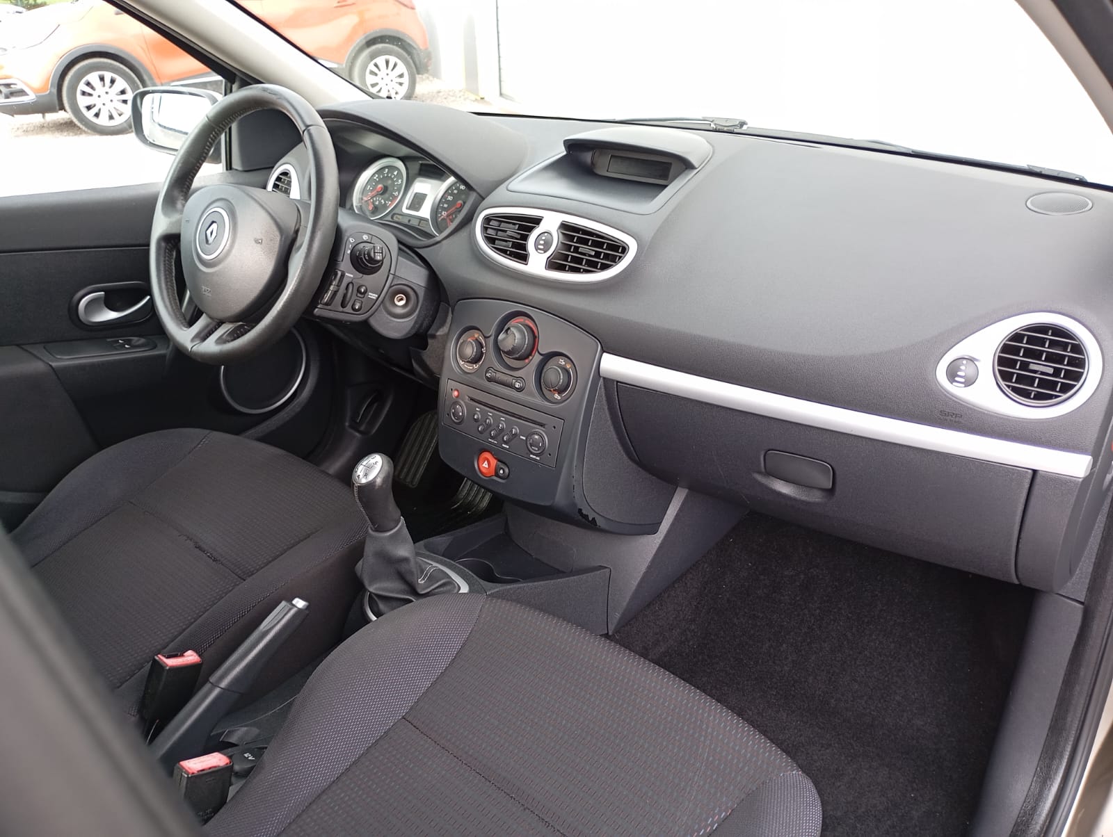 WhatsApp Image 2025-10-21 at 09.47.31 (1)