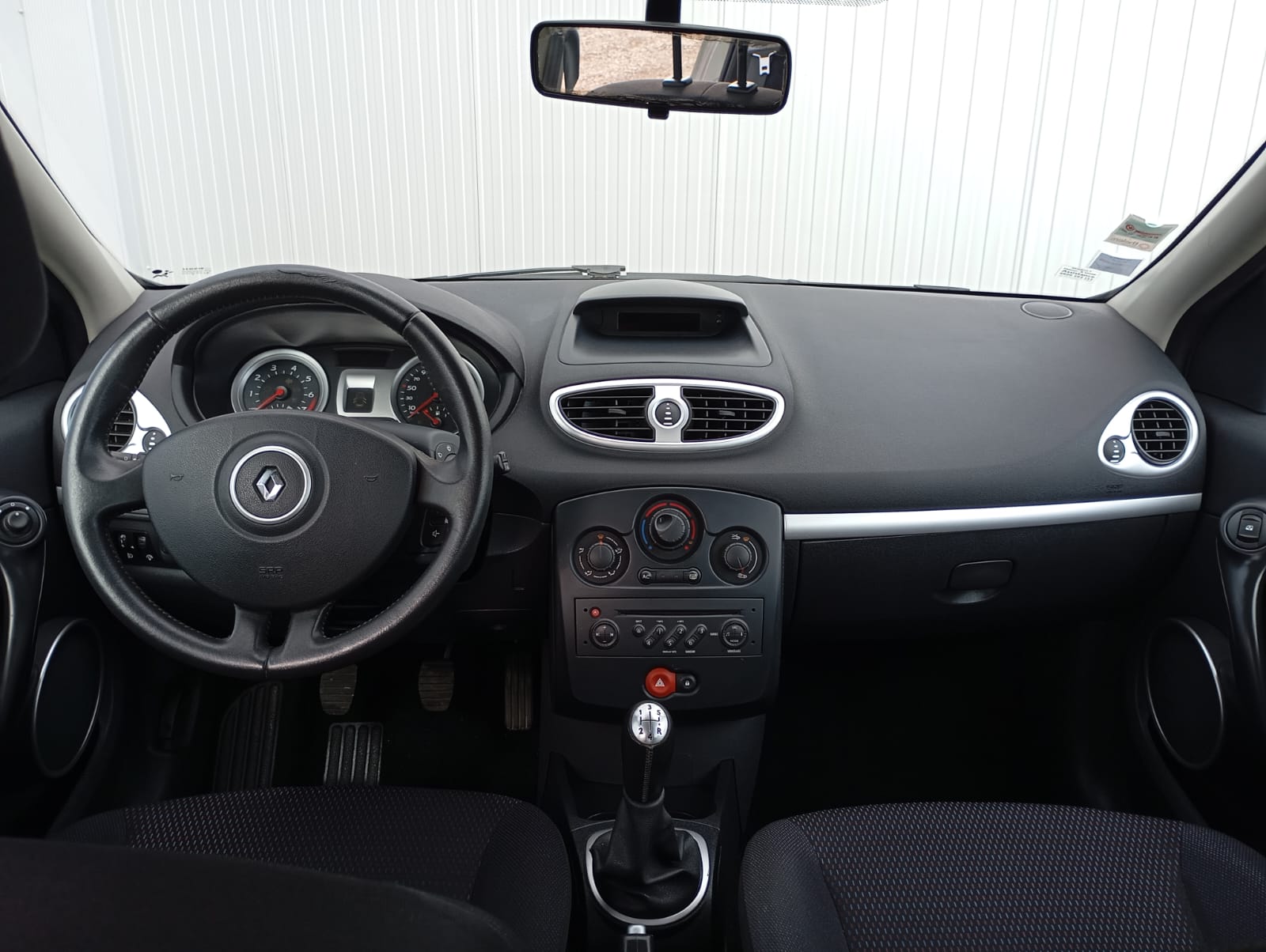 WhatsApp Image 2025-10-21 at 09.47.31 (2)