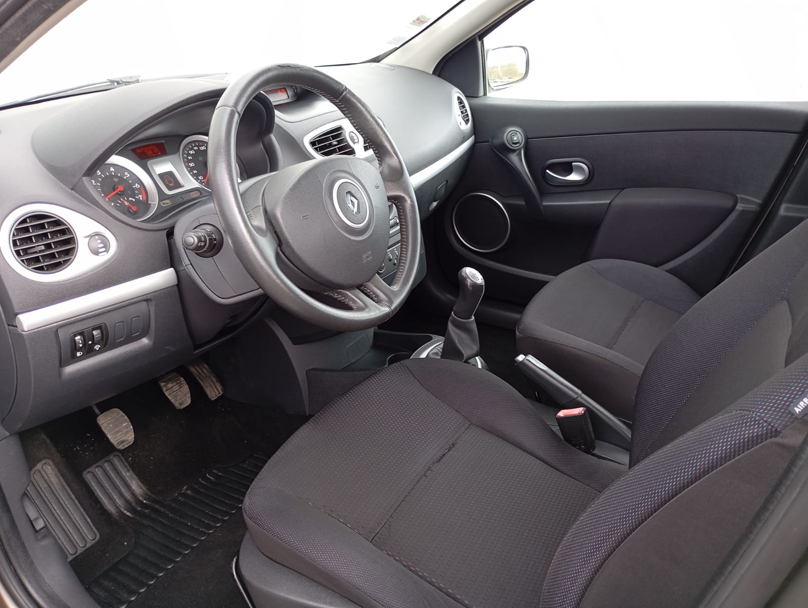 WhatsApp Image 2025-10-21 at 09.47.31