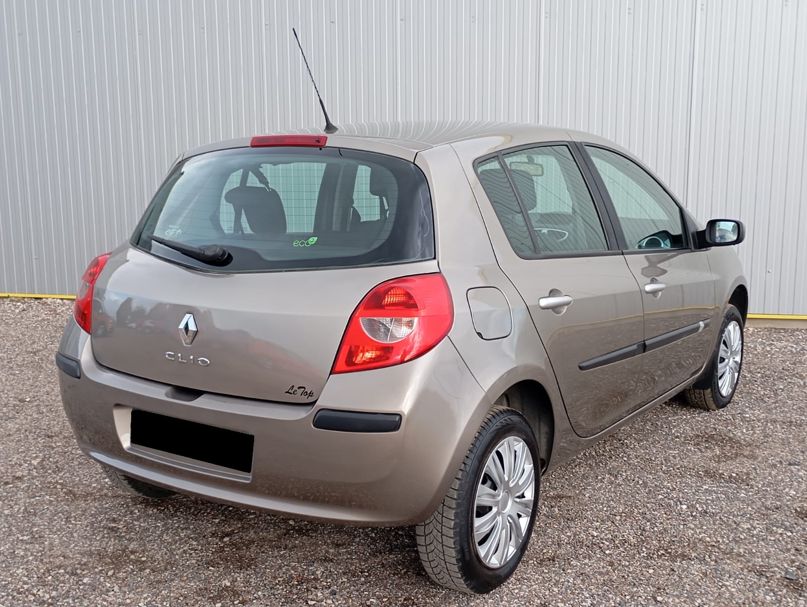 WhatsApp Image 2025-10-21 at 09.47.32 (1)