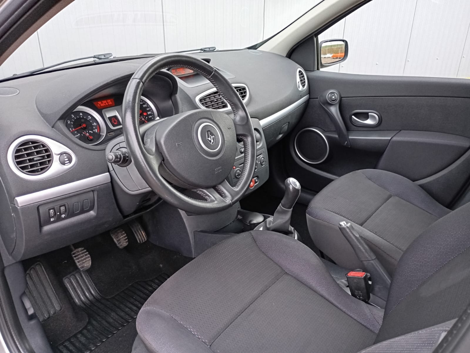 WhatsApp Image 2025-12-17 at 10.30.41 (2)